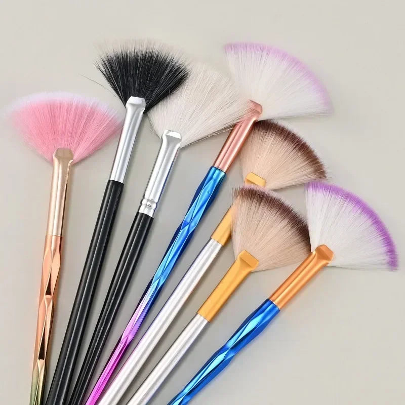 New Fan Facial Brush - Soft, Portable Mask Brush, Cosmetic Tool for Women & Girls