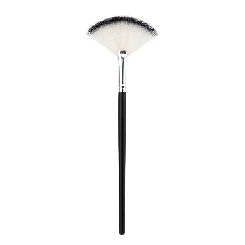 New Fan Facial Brush - Soft, Portable Mask Brush, Cosmetic Tool for Women & Girls