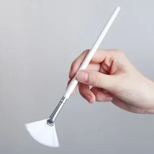 New Fan Facial Brush - Soft, Portable Mask Brush, Cosmetic Tool for Women & Girls
