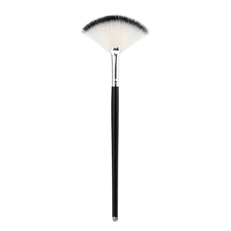 New Fan Facial Brush - Soft, Portable Mask Brush, Cosmetic Tool for Women & Girls