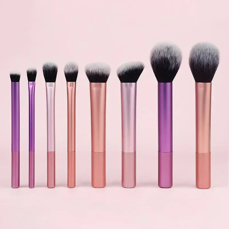 Kit de 7/8 brochas de maquillaje de pelo sintético suave para base, rubor, sombra de ojos y más.