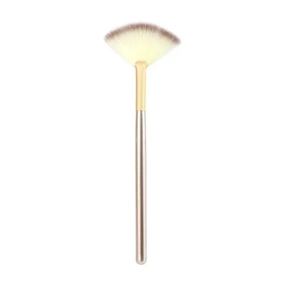 New Fan Facial Brush - Soft, Portable Mask Brush, Cosmetic Tool for Women & Girls