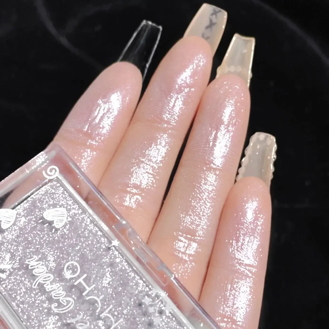 Diamond Highlighter Powder Spray – Waterproof High Gloss Glitter Bronzer & Illuminator for Face & Body - Beauty & Beyond